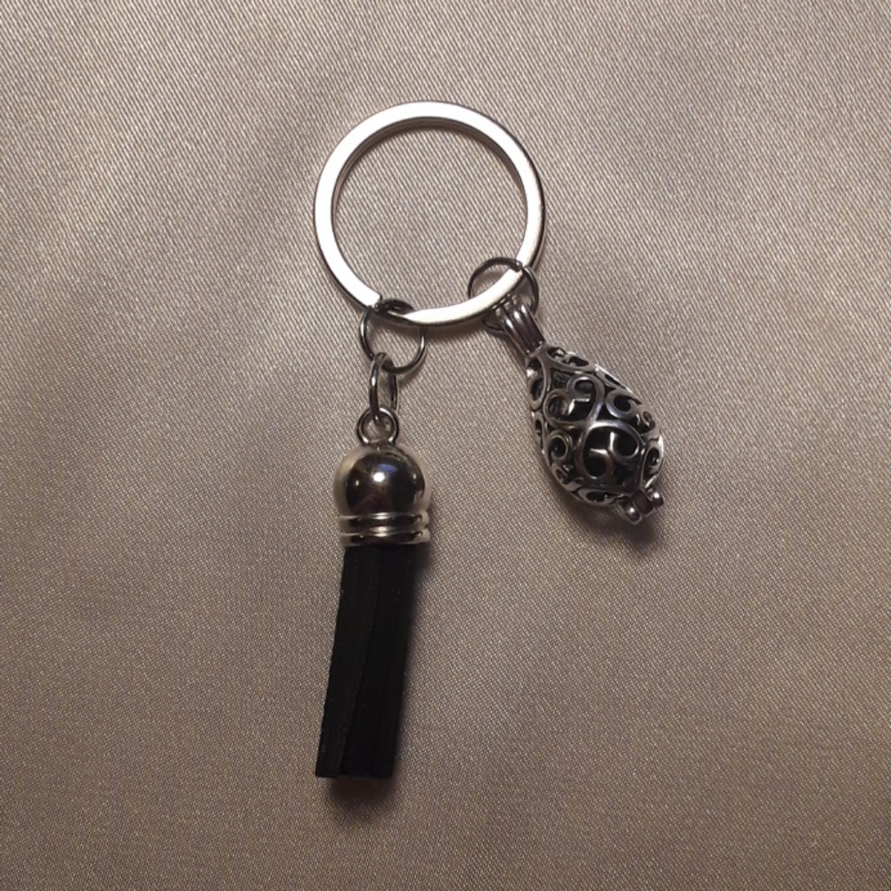 Essential Oil Diffuser Keychains - Picture 3 of 8